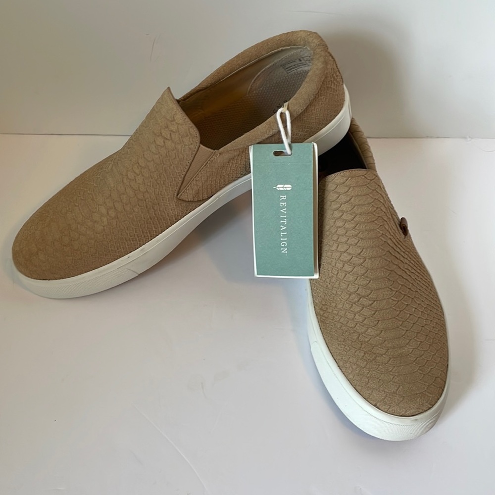 Revitalign Mens 12  Boardwalk Shoes Orthopedic  NWT Sahara